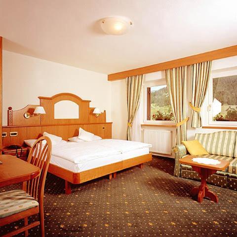 Hotel Scoiattolo Selva di Val Gardena Bilik gambar