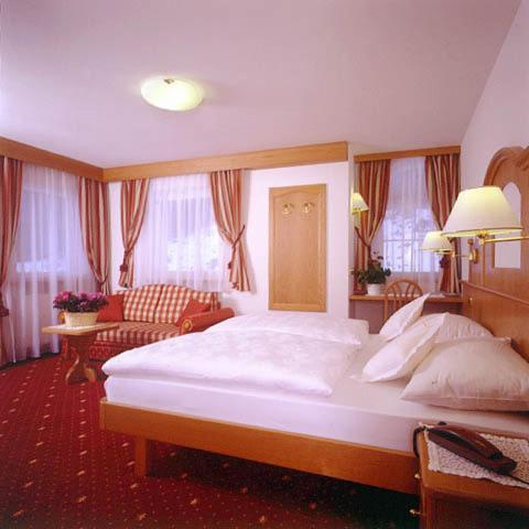Hotel Scoiattolo Selva di Val Gardena Bilik gambar