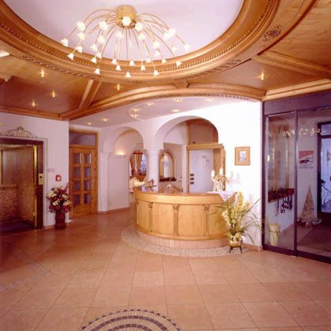 Hotel Scoiattolo Selva di Val Gardena Luaran gambar