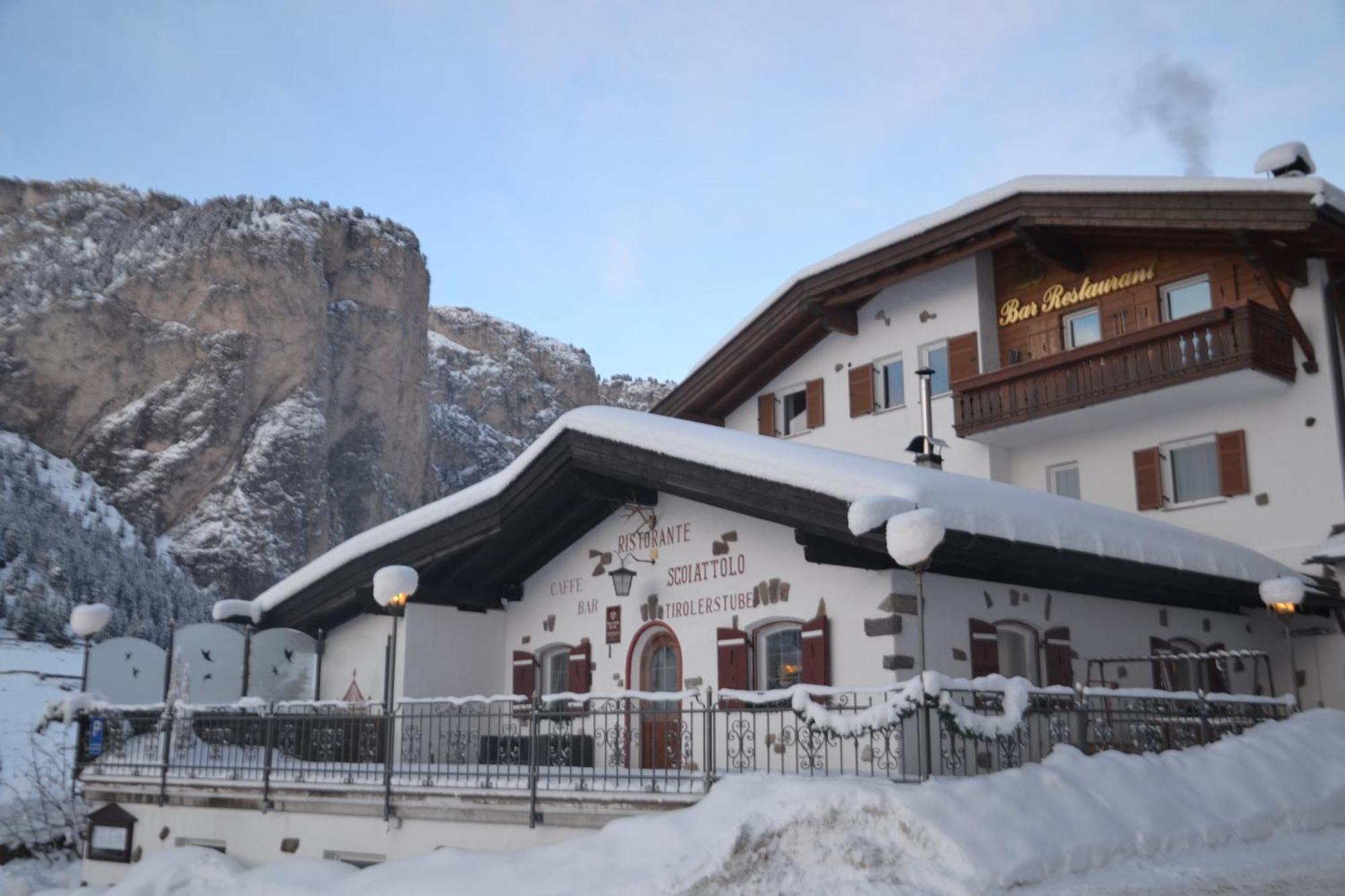 Hotel Scoiattolo Selva di Val Gardena Luaran gambar