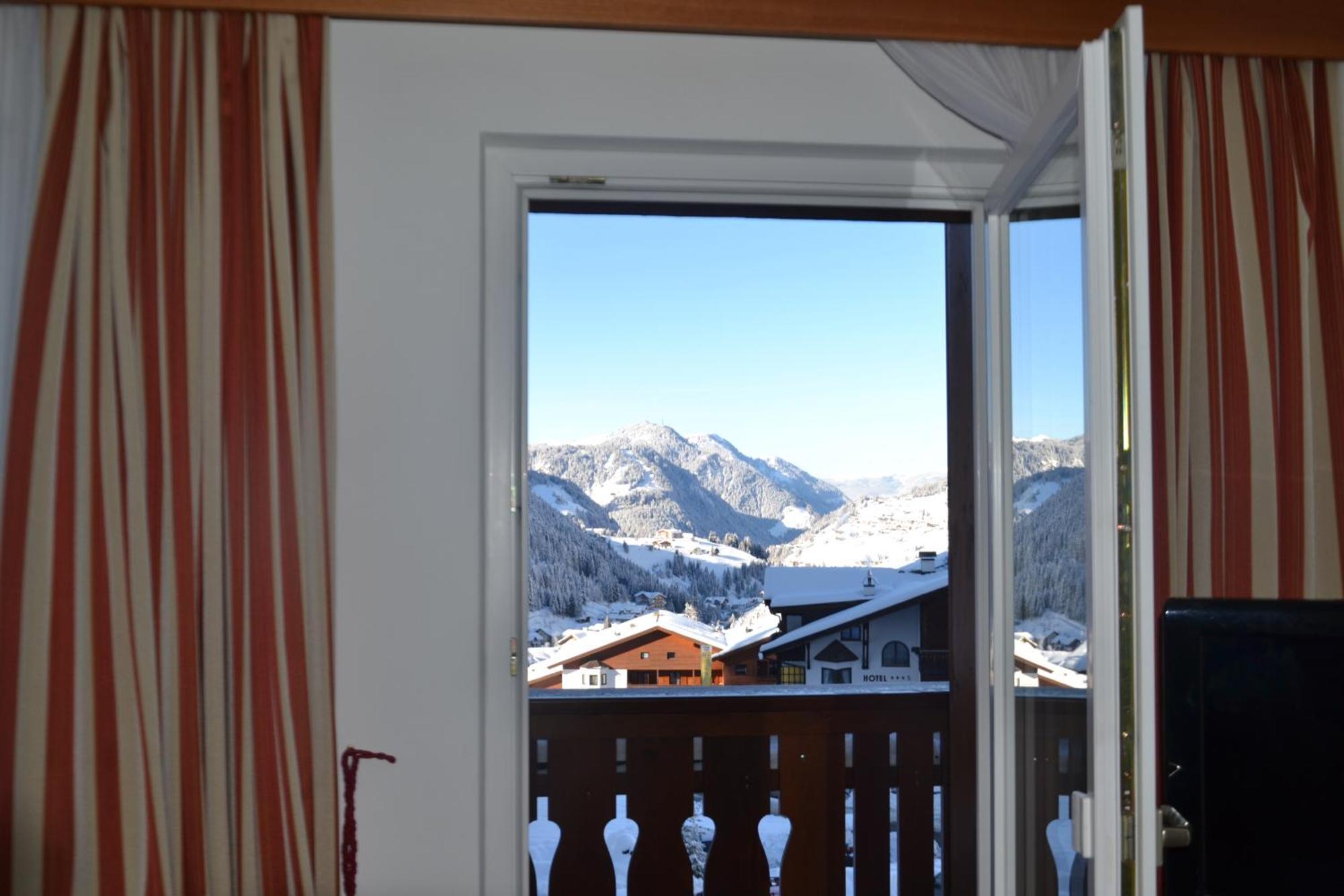 Hotel Scoiattolo Selva di Val Gardena Luaran gambar