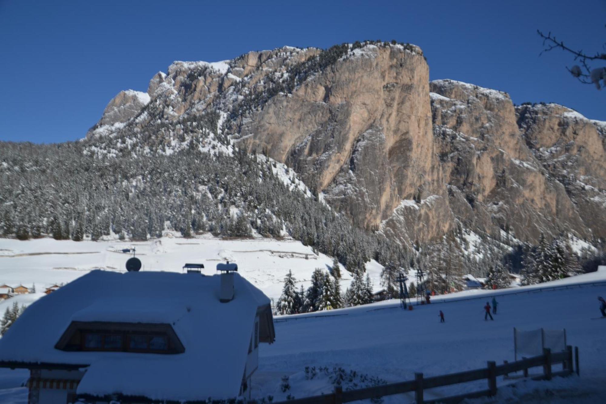 Hotel Scoiattolo Selva di Val Gardena Luaran gambar
