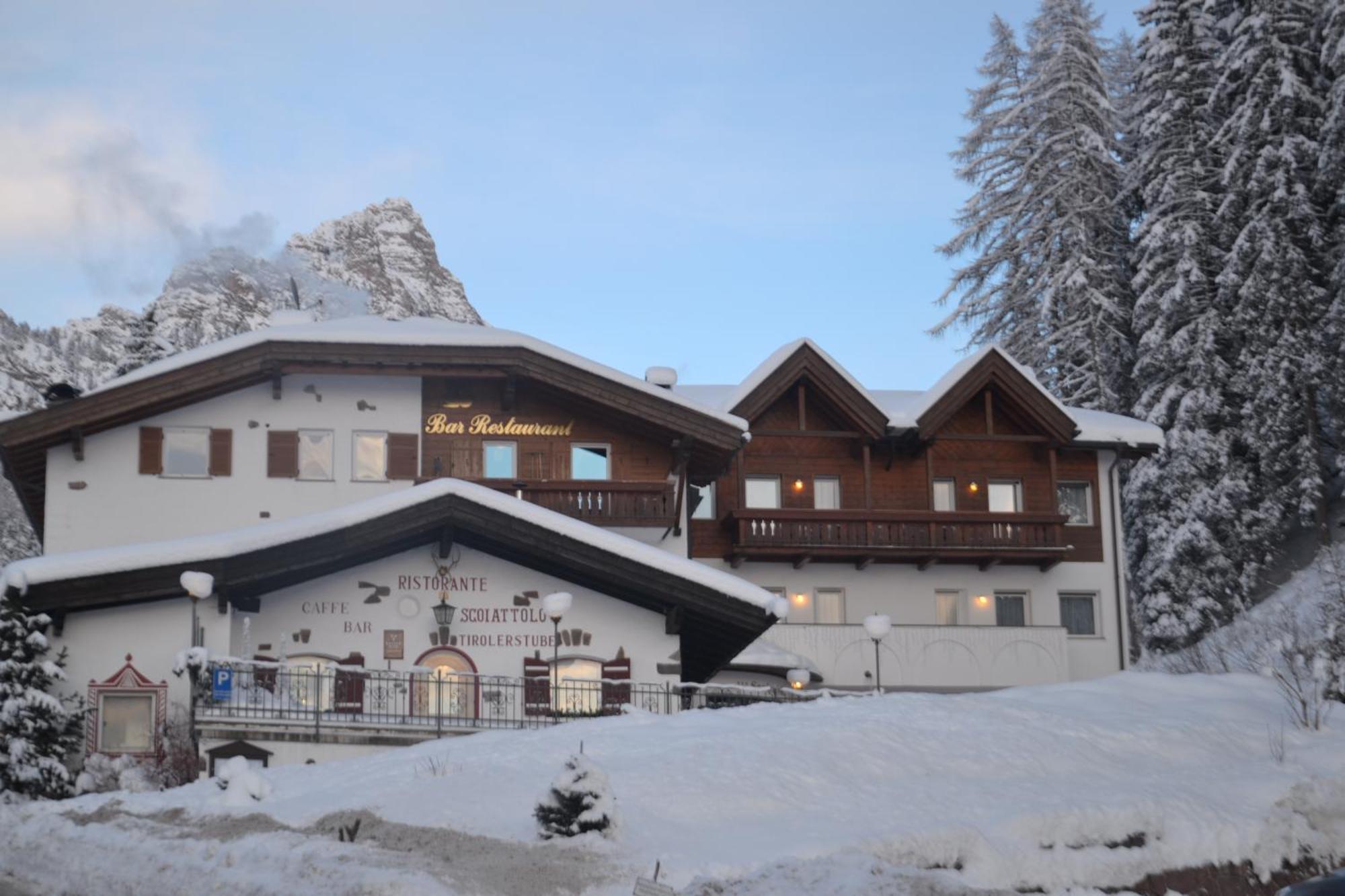 Hotel Scoiattolo Selva di Val Gardena Luaran gambar