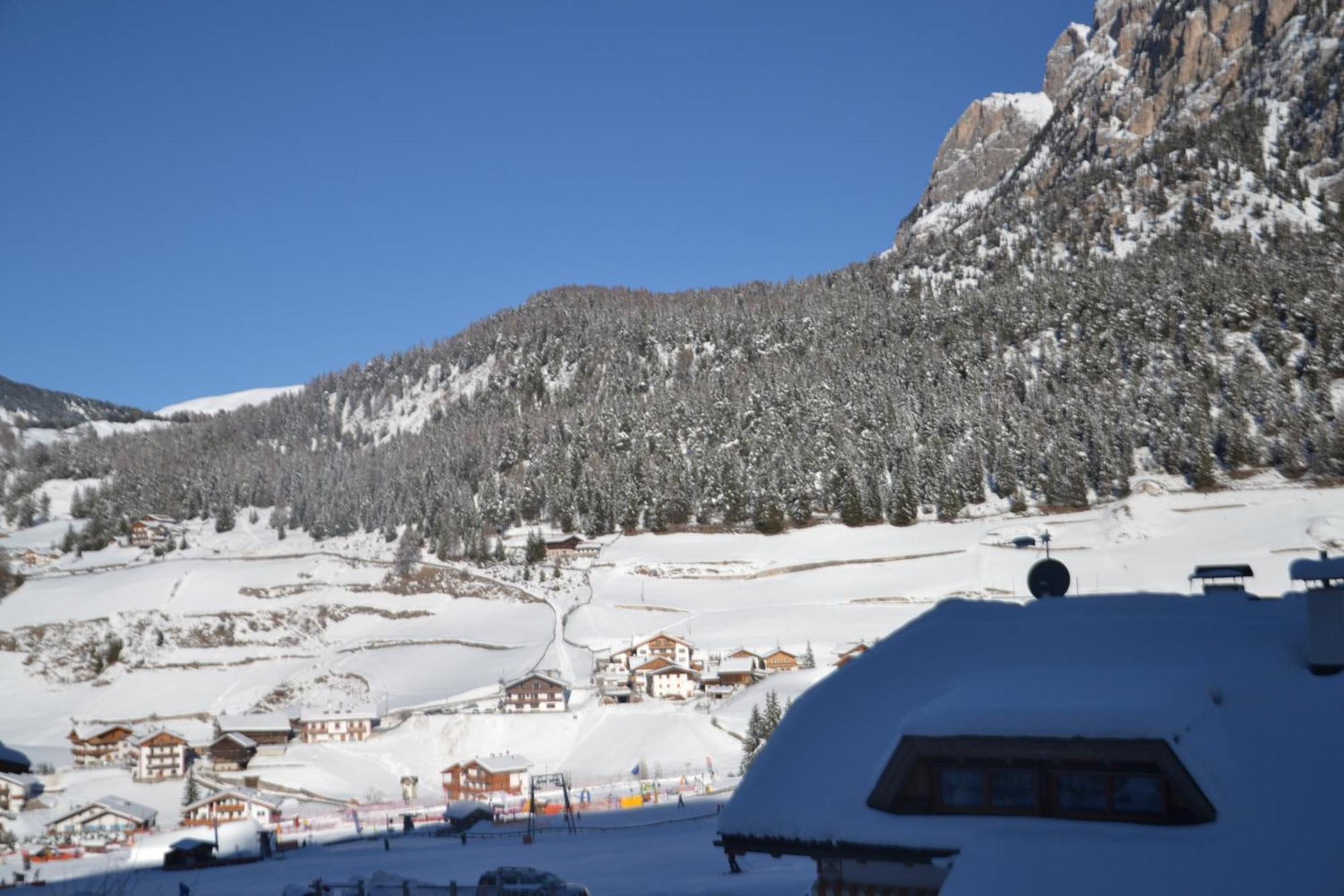 Hotel Scoiattolo Selva di Val Gardena Luaran gambar