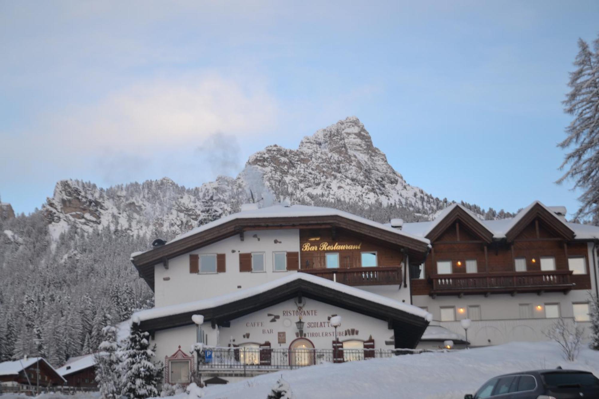 Hotel Scoiattolo Selva di Val Gardena Luaran gambar