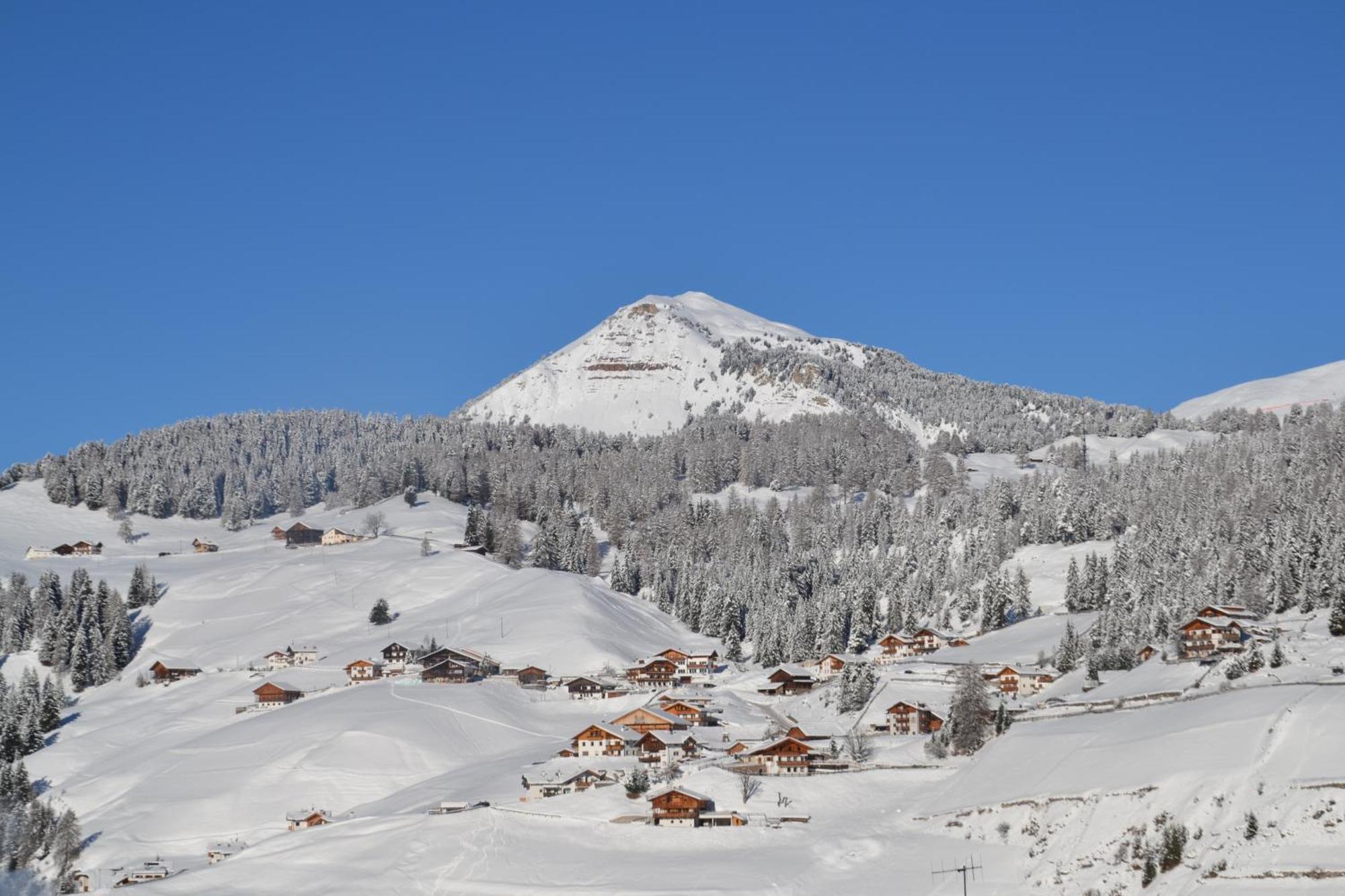 Hotel Scoiattolo Selva di Val Gardena Luaran gambar