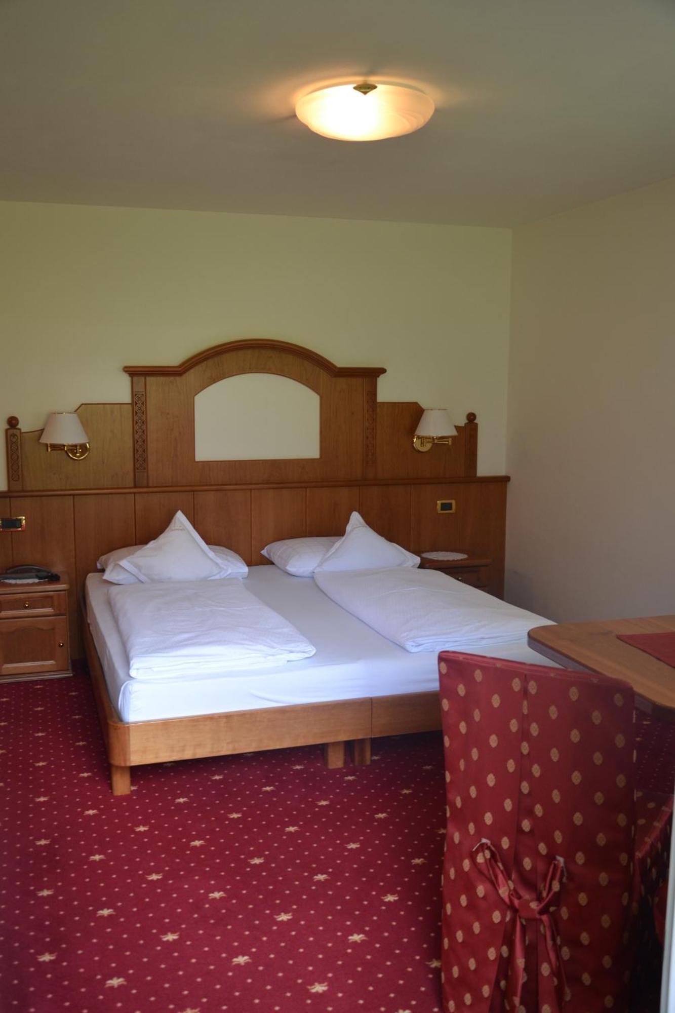 Hotel Scoiattolo Selva di Val Gardena Luaran gambar