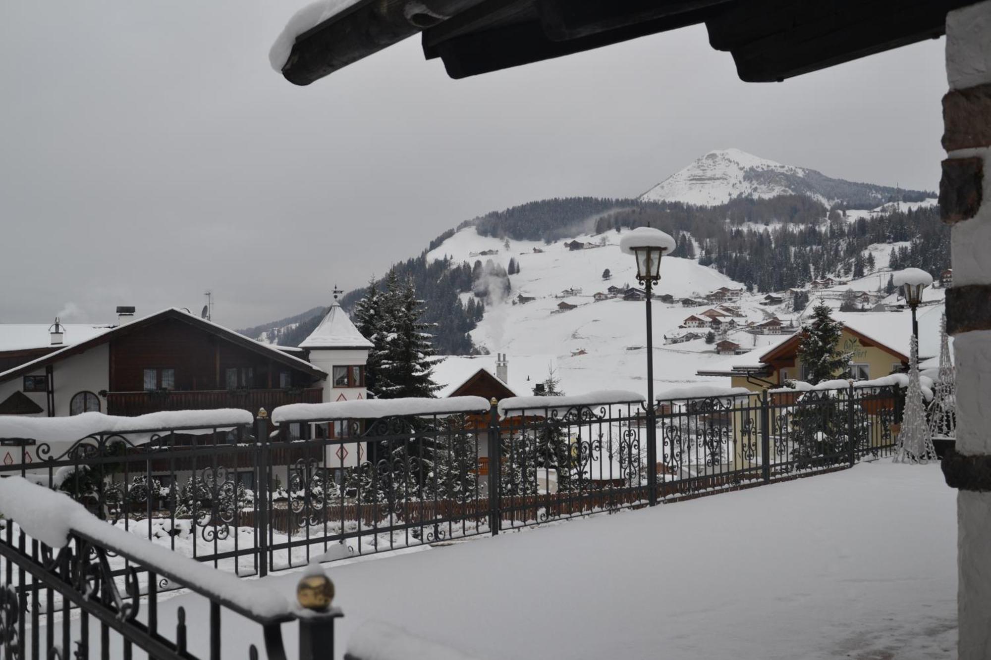 Hotel Scoiattolo Selva di Val Gardena Luaran gambar