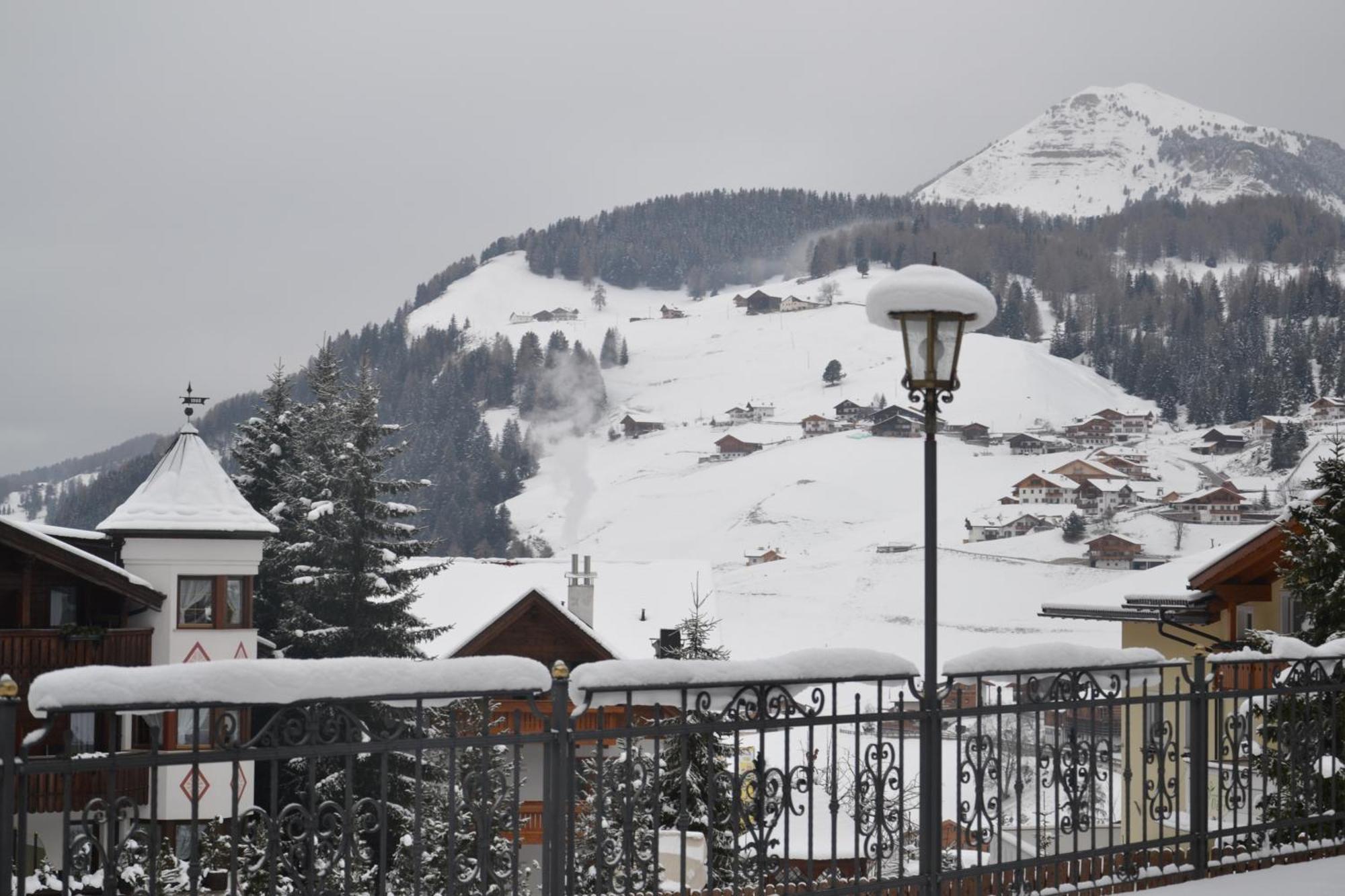 Hotel Scoiattolo Selva di Val Gardena Luaran gambar