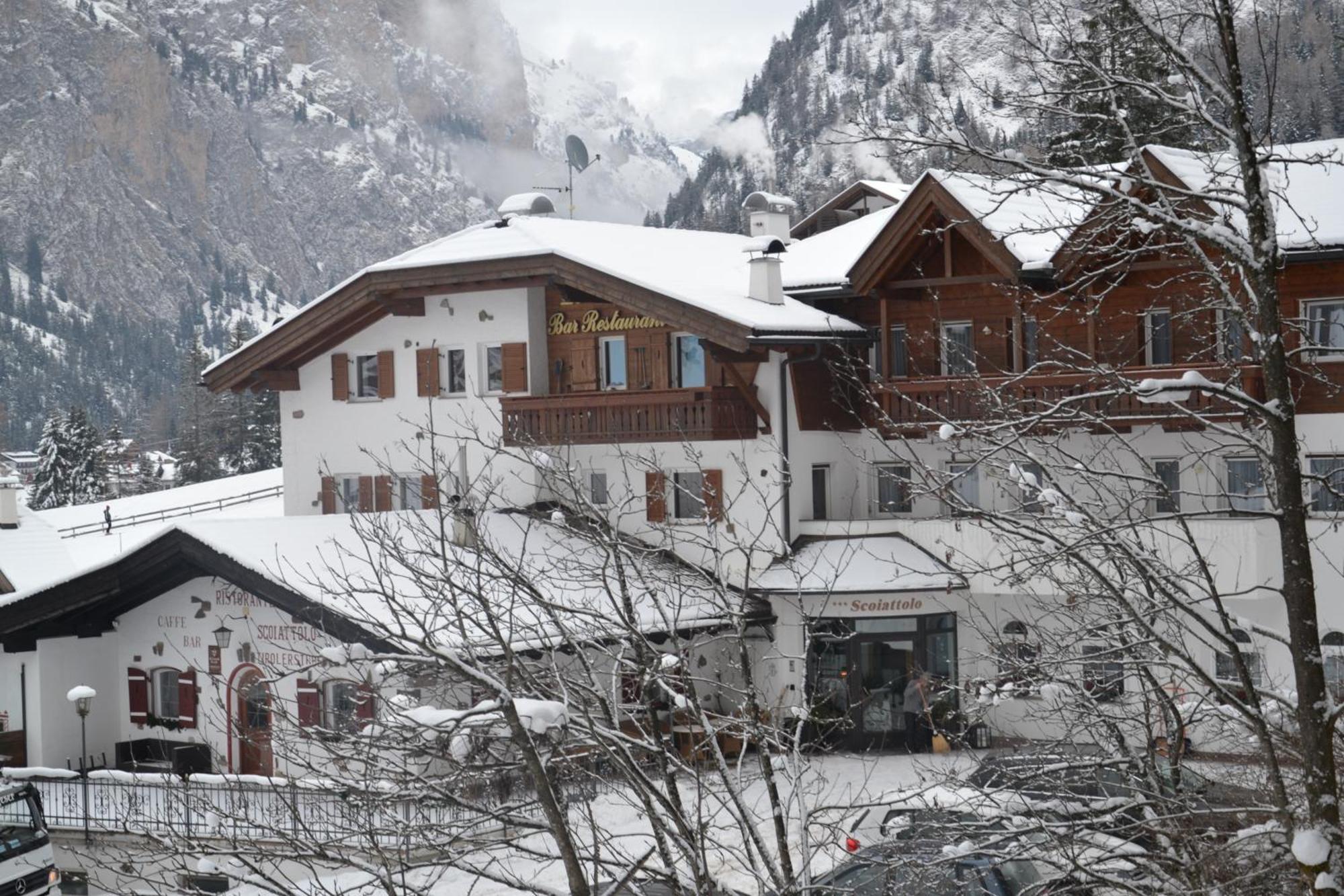 Hotel Scoiattolo Selva di Val Gardena Luaran gambar