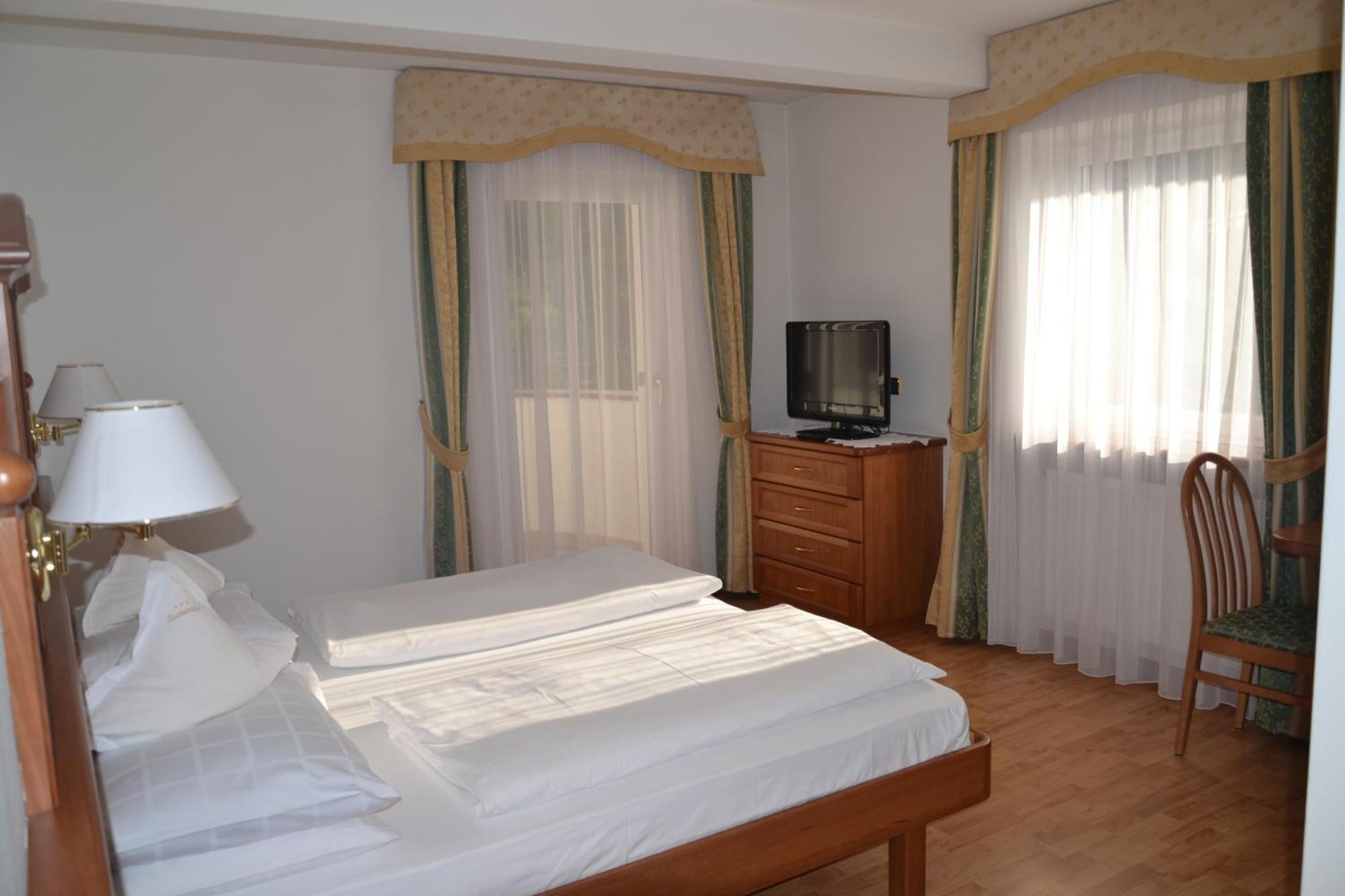 Hotel Scoiattolo Selva di Val Gardena Luaran gambar