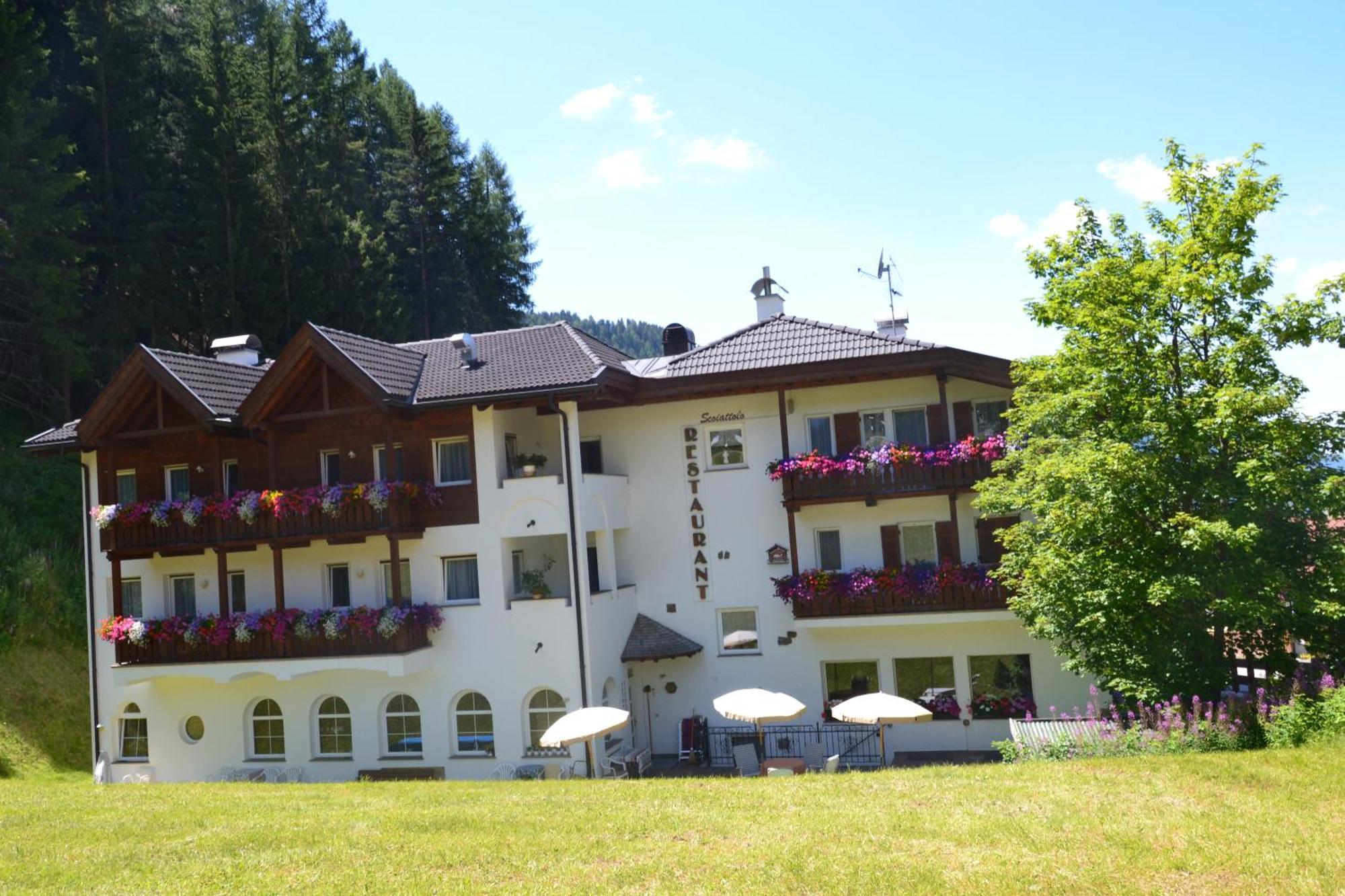 Hotel Scoiattolo Selva di Val Gardena Luaran gambar