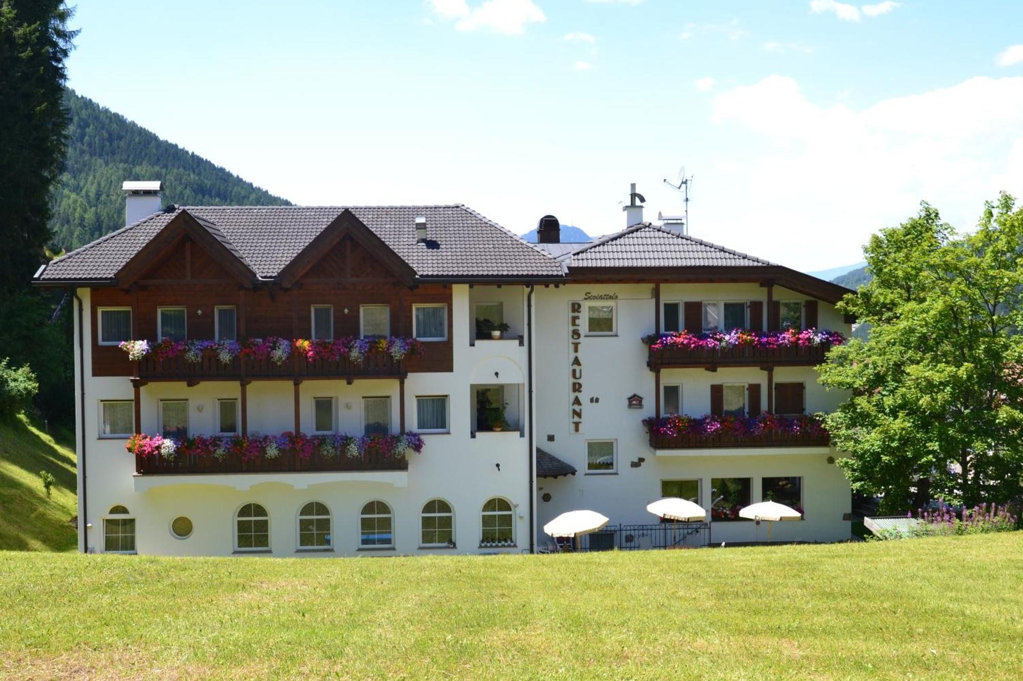 Hotel Scoiattolo Selva di Val Gardena Luaran gambar
