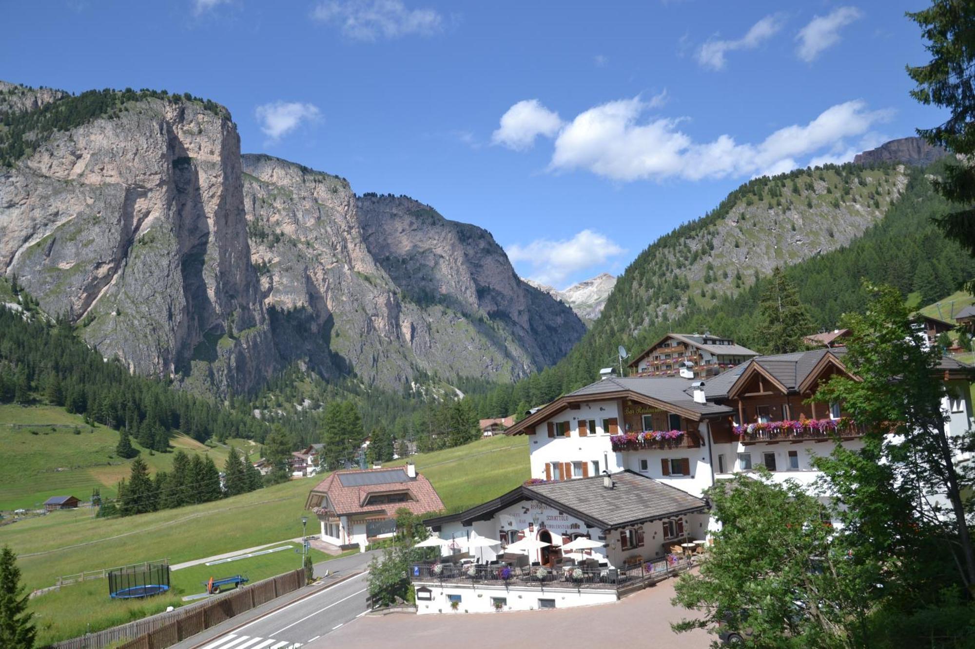 Hotel Scoiattolo Selva di Val Gardena Luaran gambar