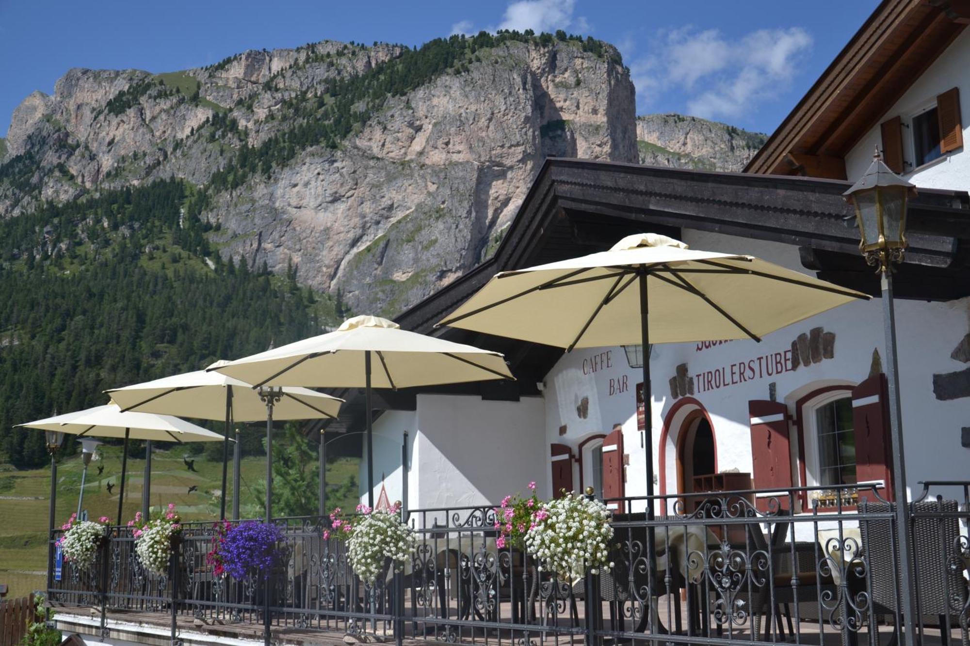 Hotel Scoiattolo Selva di Val Gardena Luaran gambar