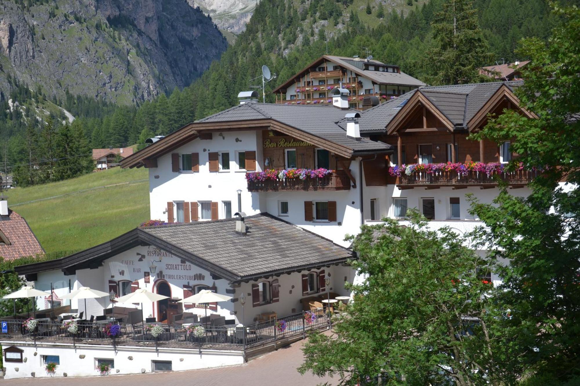 Hotel Scoiattolo Selva di Val Gardena Luaran gambar