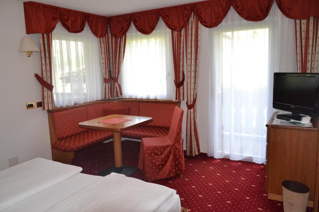 Hotel Scoiattolo Selva di Val Gardena Luaran gambar