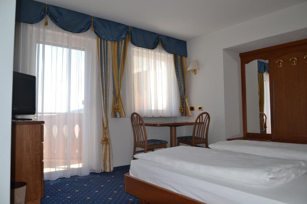 Hotel Scoiattolo Selva di Val Gardena Bilik gambar