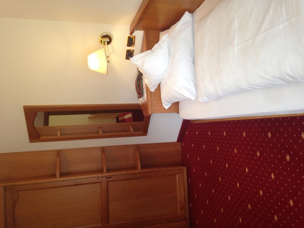 Hotel Scoiattolo Selva di Val Gardena Luaran gambar