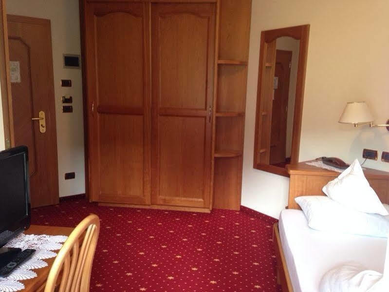 Hotel Scoiattolo Selva di Val Gardena Luaran gambar